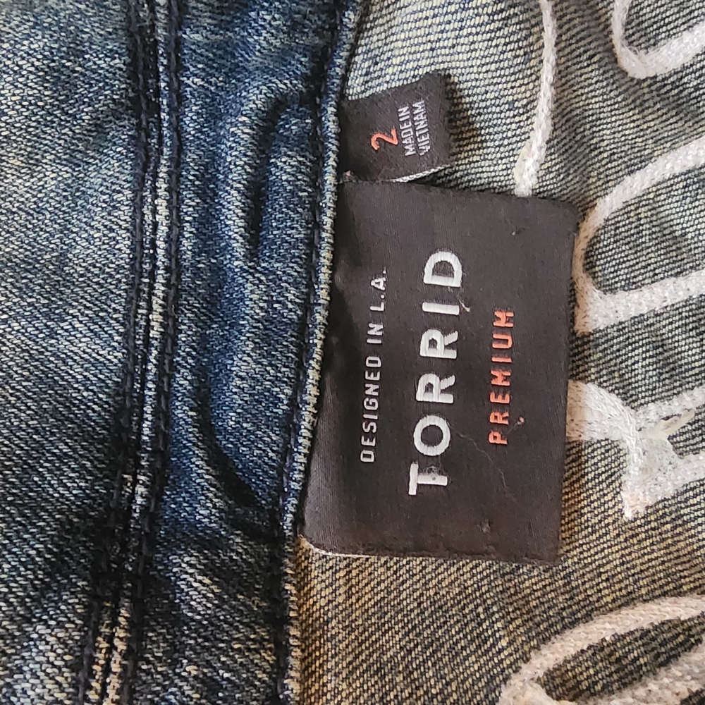 Torrid Premium Denim Jacket embroidered Fearless floral - Picture 15 of 15